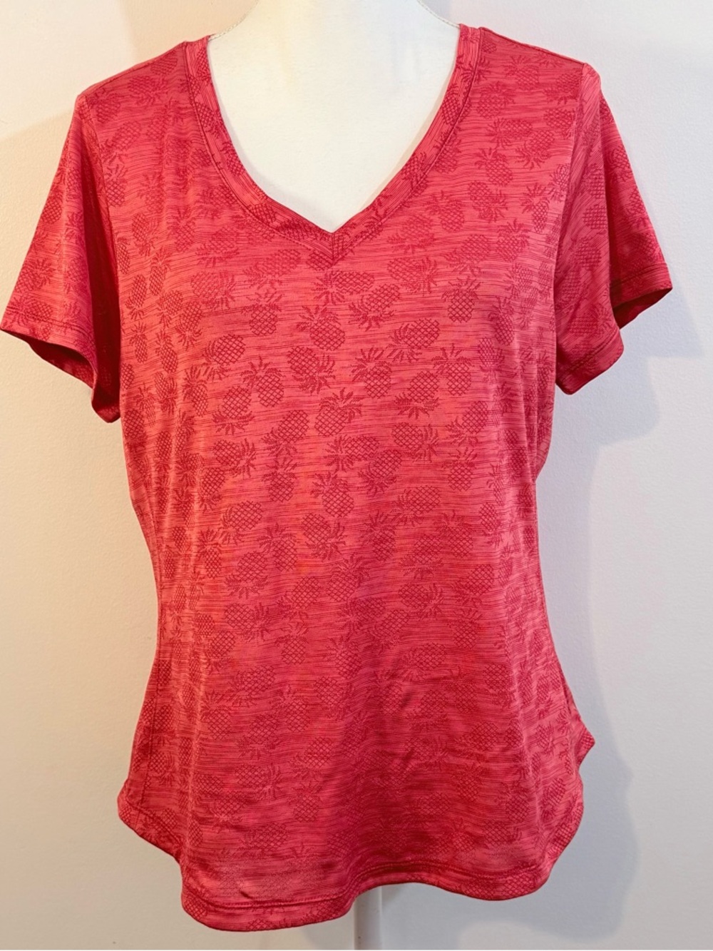 Tommy Bahama IslandZone Coral Pineapple Print Performance V-Neck Tee Size Medium